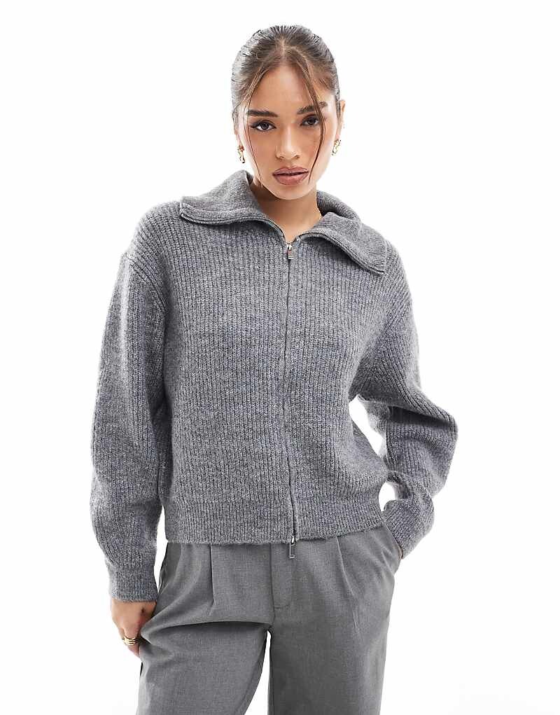 

Серый джемпер на молнии с высоким воротником New Look