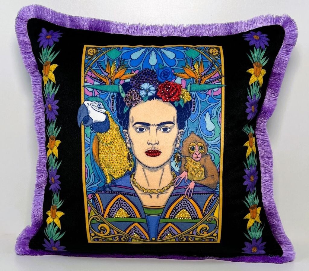 

Роскошная декоративная подушка Frida Kahlo от Casa Padrino со стразами черный/яркий/фиолетовый Frida Kahlo by Casa Padrino