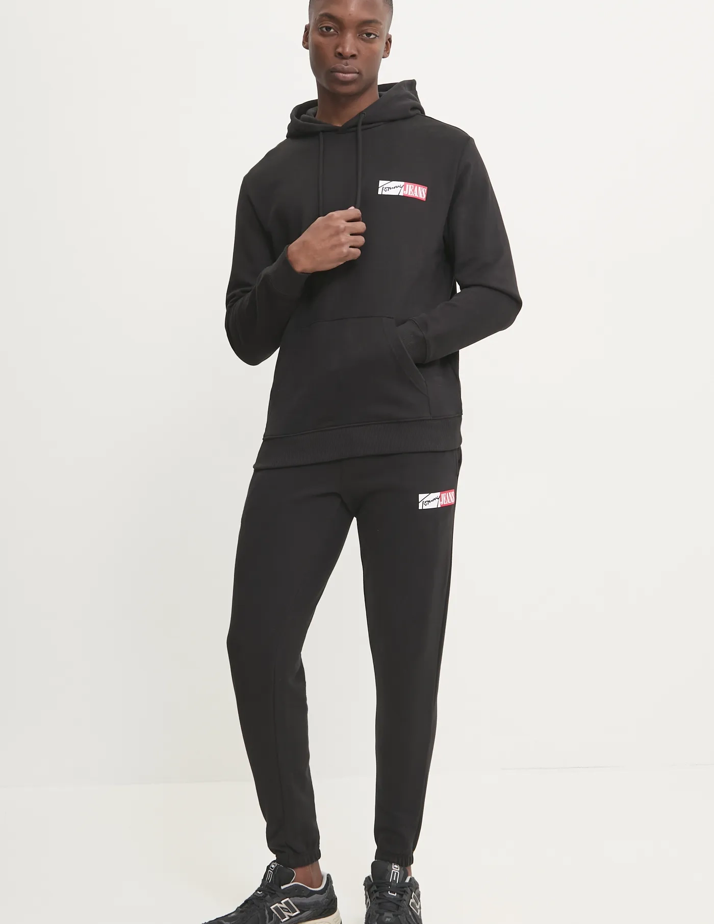 

Хлопковые спортивные штаны Tommy Jeans, черный