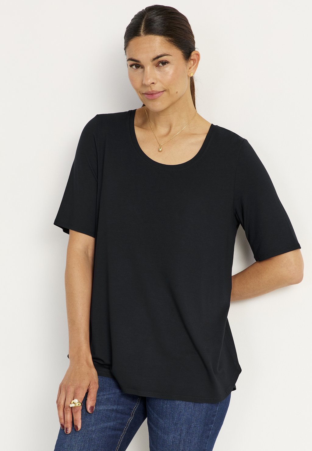 

Базовая футболка WITH SHORT SLEEVES Cellbes of Sweden, черный