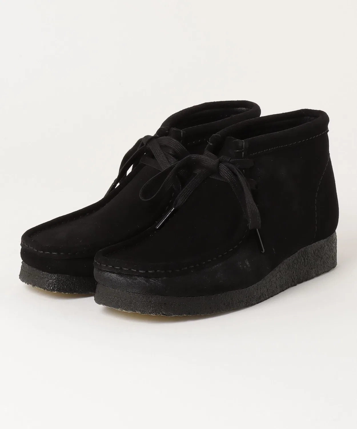 Ботинки Wallabee Boot бренда CLARKS из замши, чёрный