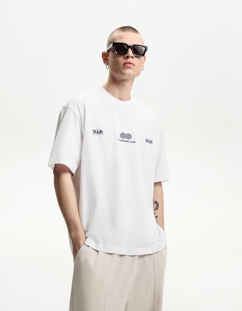 

Футболка с коротким рукавом и вышивкой Bershka, белый