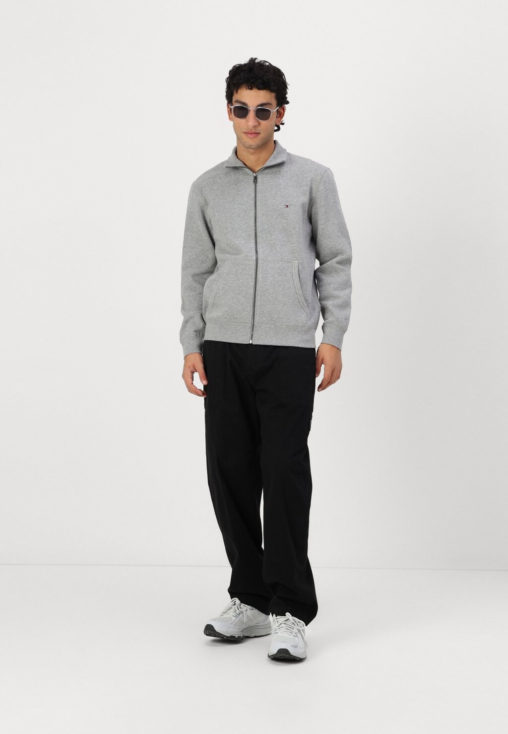 

Толстовка на молнии ESSENTIAL STAND COLLAR Tommy Hilfiger, серый