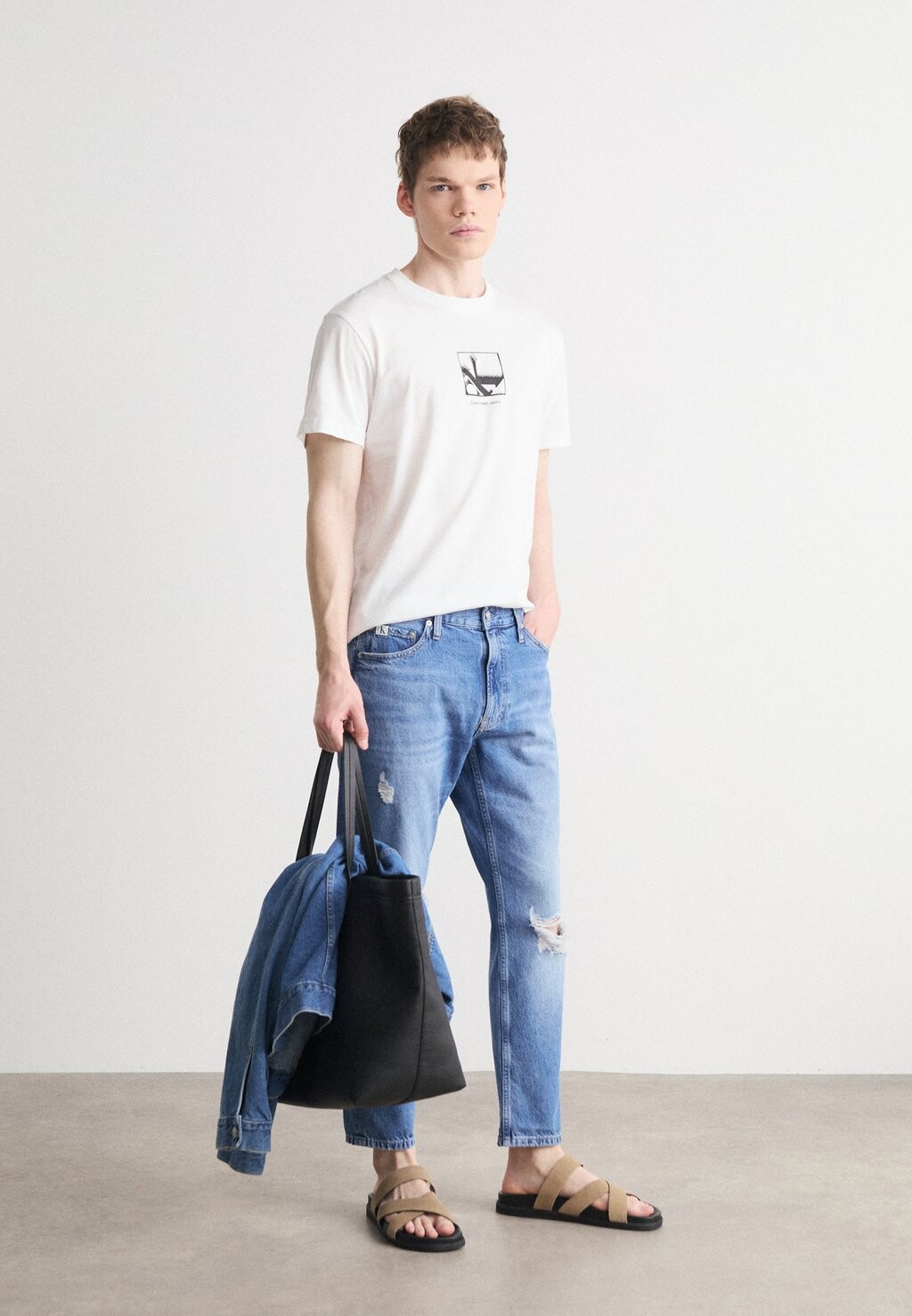 

Футболка с принтом GRID BOX TEE Calvin Klein, белый