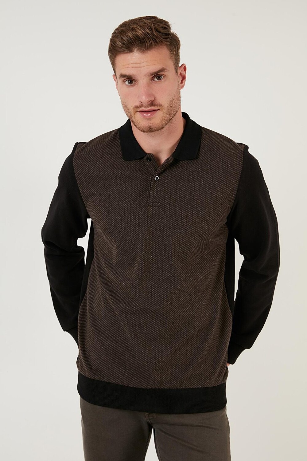 

Хлопковый свитер обычного кроя с воротником-поло и пуговицами 5905211 Buratti, коричневый