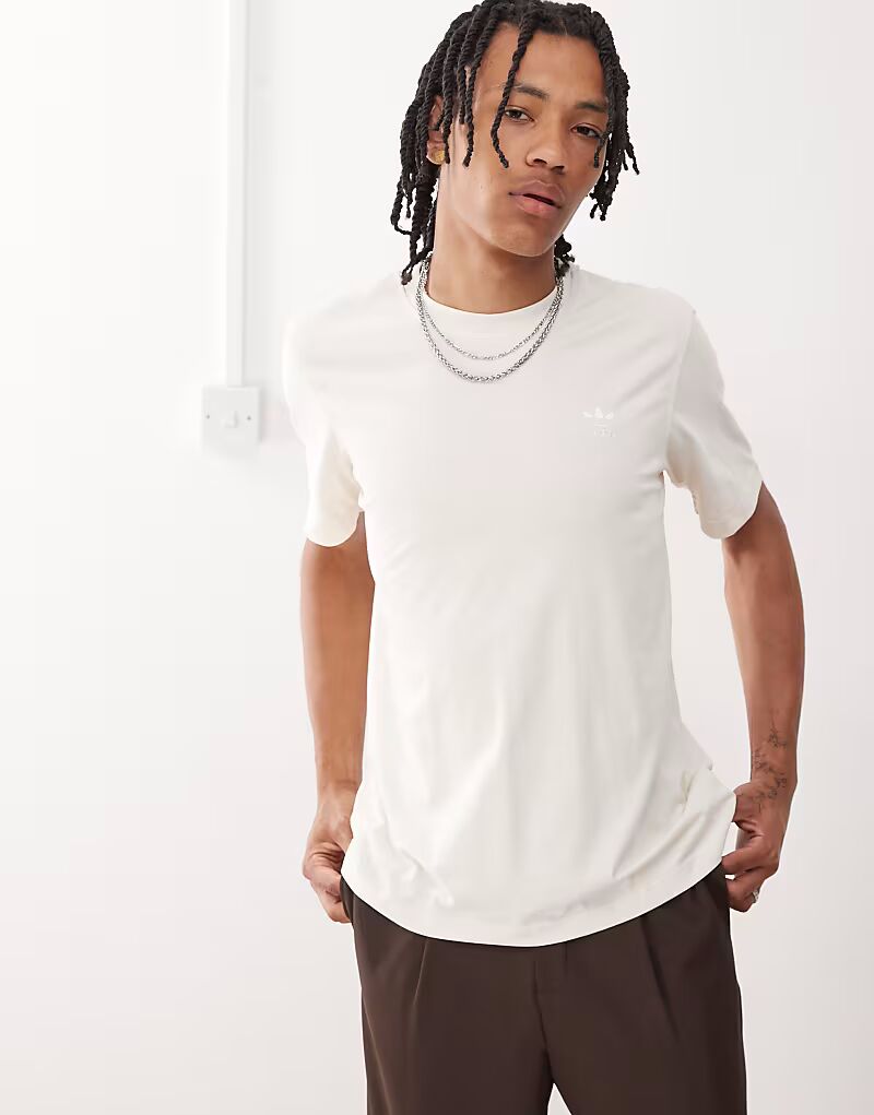 

Футболка Adidas Originals Trefoil Essentials в цвете wonder white / white