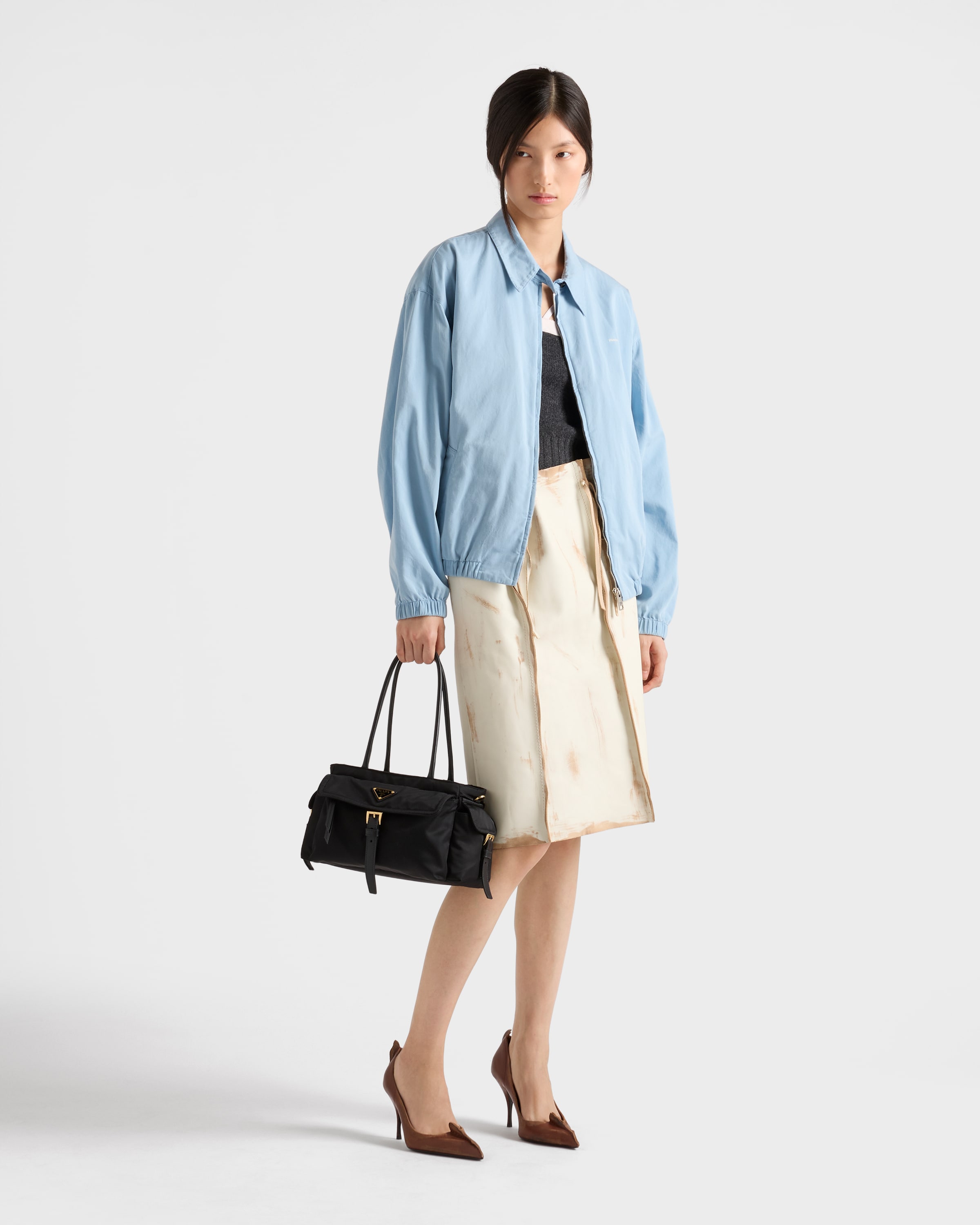 Сумка-тоут Prada Explore среднего размера из Re-Nylon и кожи Prada, черный — фото 2