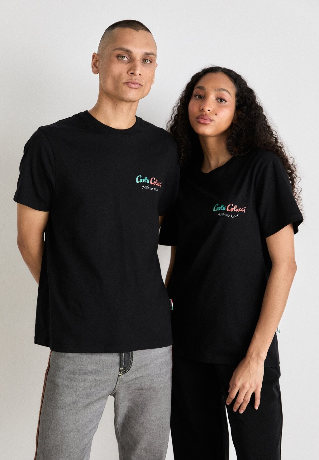 

Футболка с принтом Unisex Carlo Colucci, черная