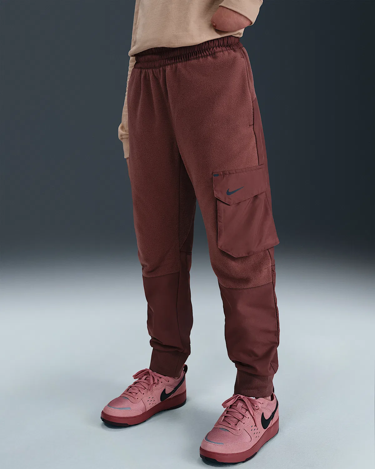 Детские утепленные штаны Nike Sportswear City Utility EasyOn Therma-FIT, Red Sepia/Black — фото 2