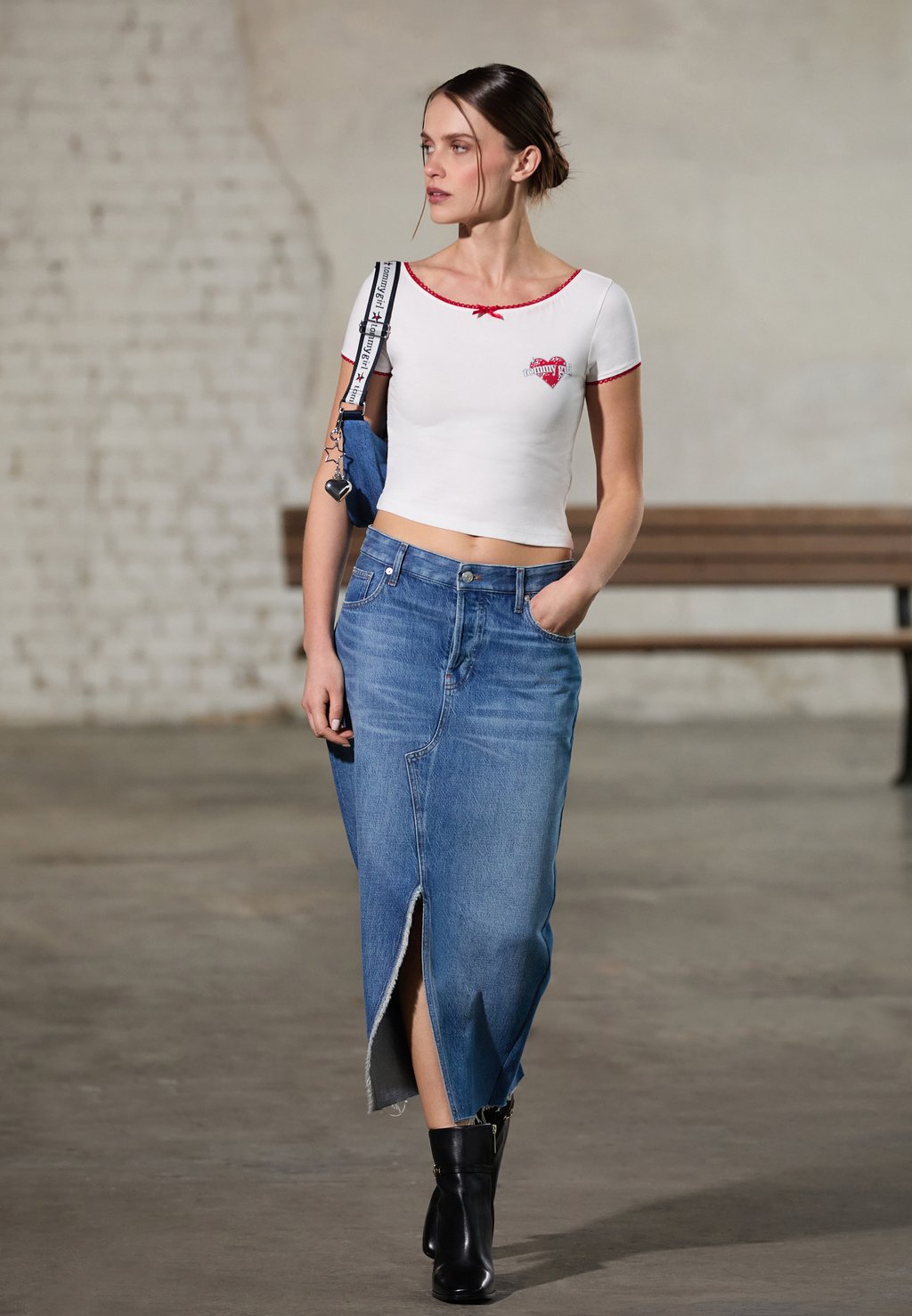 

Футболка с принтом EXCLUSIVE GIRL BABY TEE Tommy Jeans, кремовый