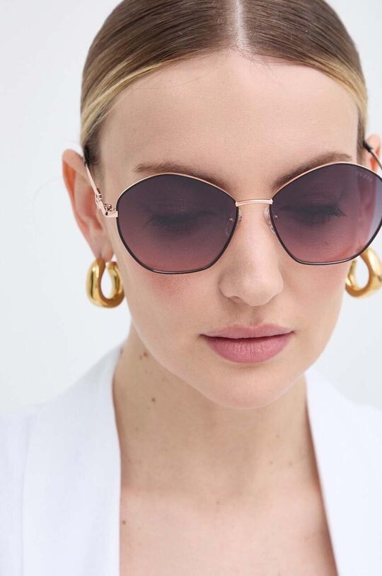 

Солнечные очки Guess, золотой