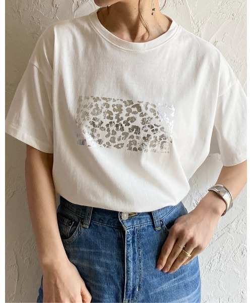 

Футболка оверсайз с коротким рукавом, винтажным логотипом и металлизированной фольгой She's Closet, белый