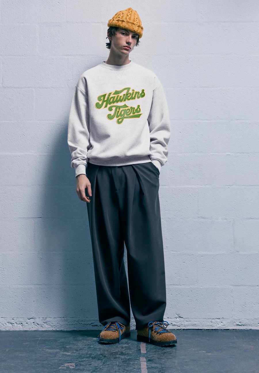 

Толстовка PULL&BEAR STRANGER THINGS , Light Grey