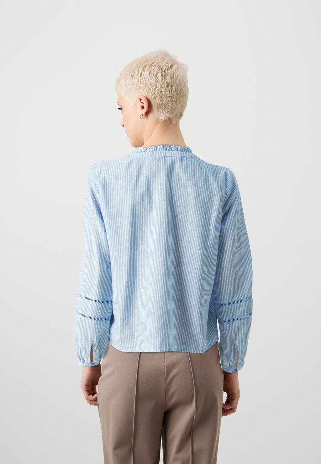 

Блуза VMISABELL DETAIL VNECK TOP Vero Moda, синий