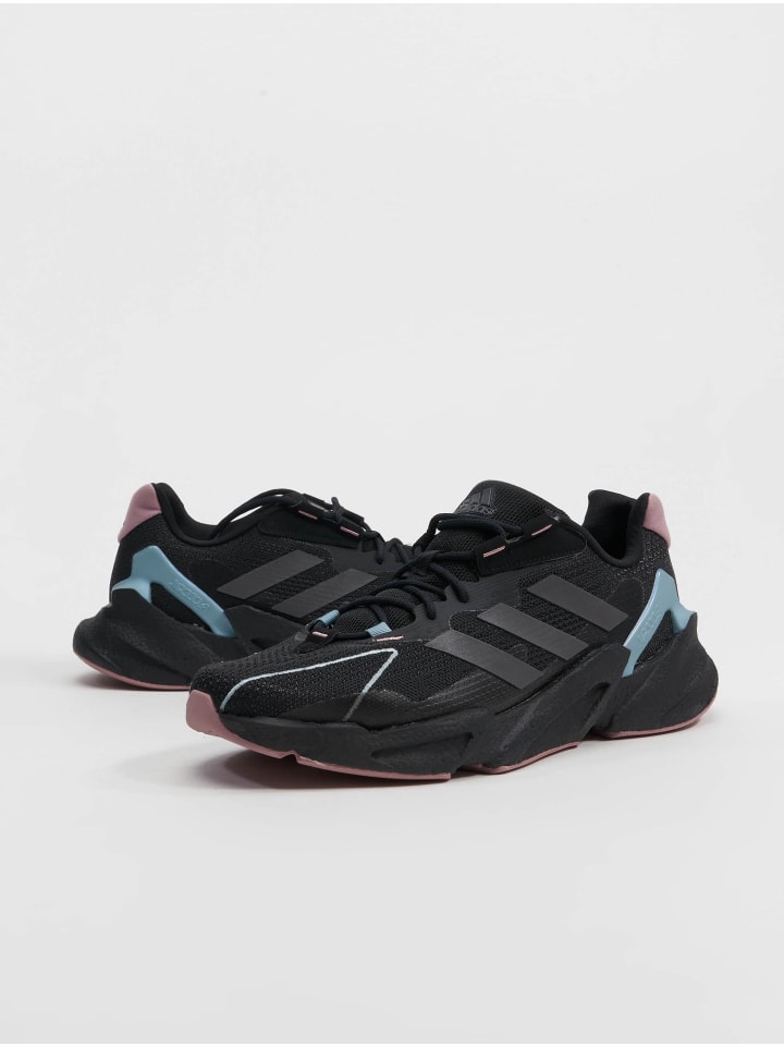 

Кроссовки на шнуровке adidas, цвет core black