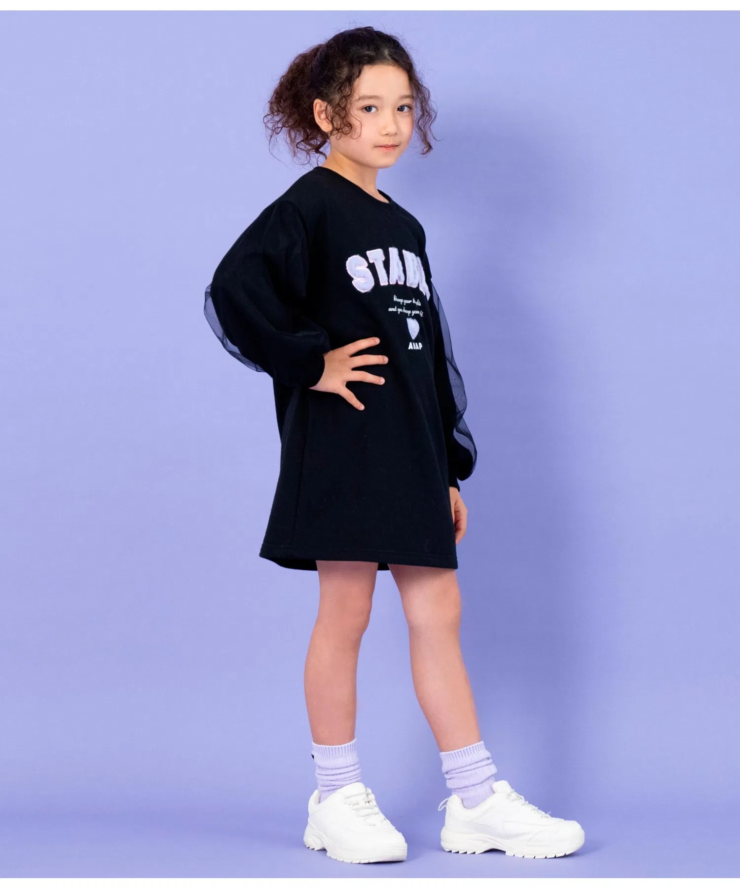 Детское платье-свитшот ANAP kids с вышивкой и тюлевыми рукавами чёрное — фото 3