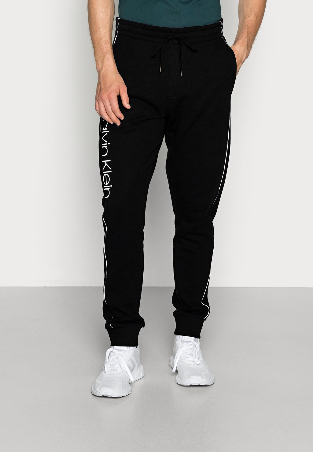 

Спортивные брюки Logo Print Calvin Klein, цвет perfect black