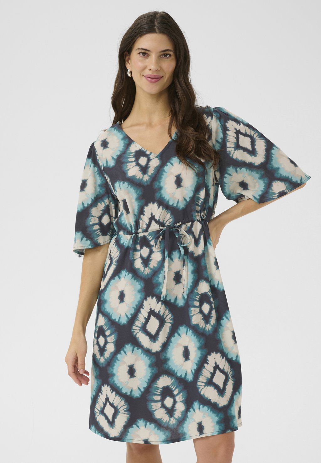 

Повседневное платье TIAH Cream, цвет Aqua Tie Dye