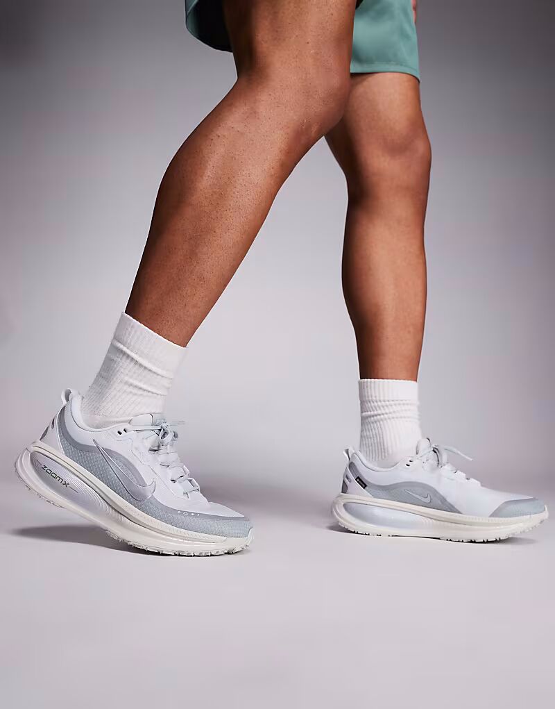 Кроссовки Running Vomero 18 GORE-TEX серебристого цвета Nike Running — фото 4