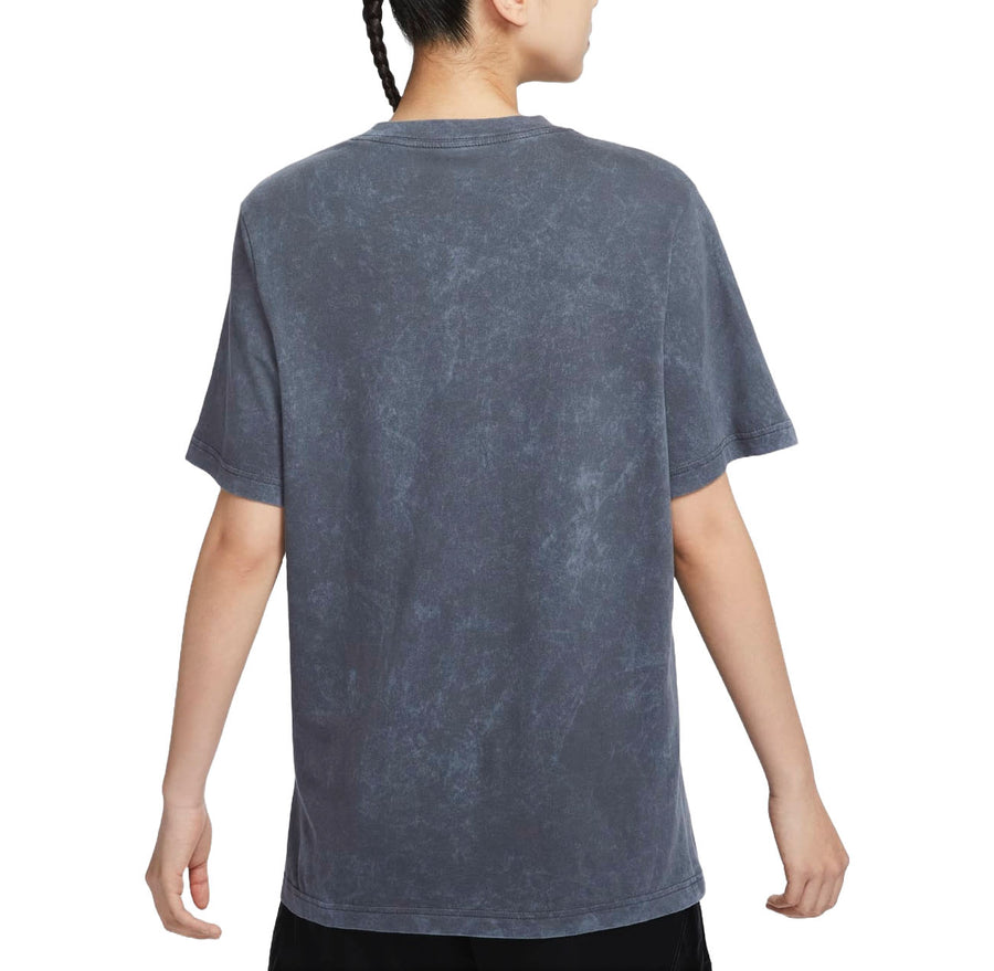 Футболка (WMNS) Nike Sportswear Graphic T-Shirt Asia Sizing 'Anthracite', серый — фото 2