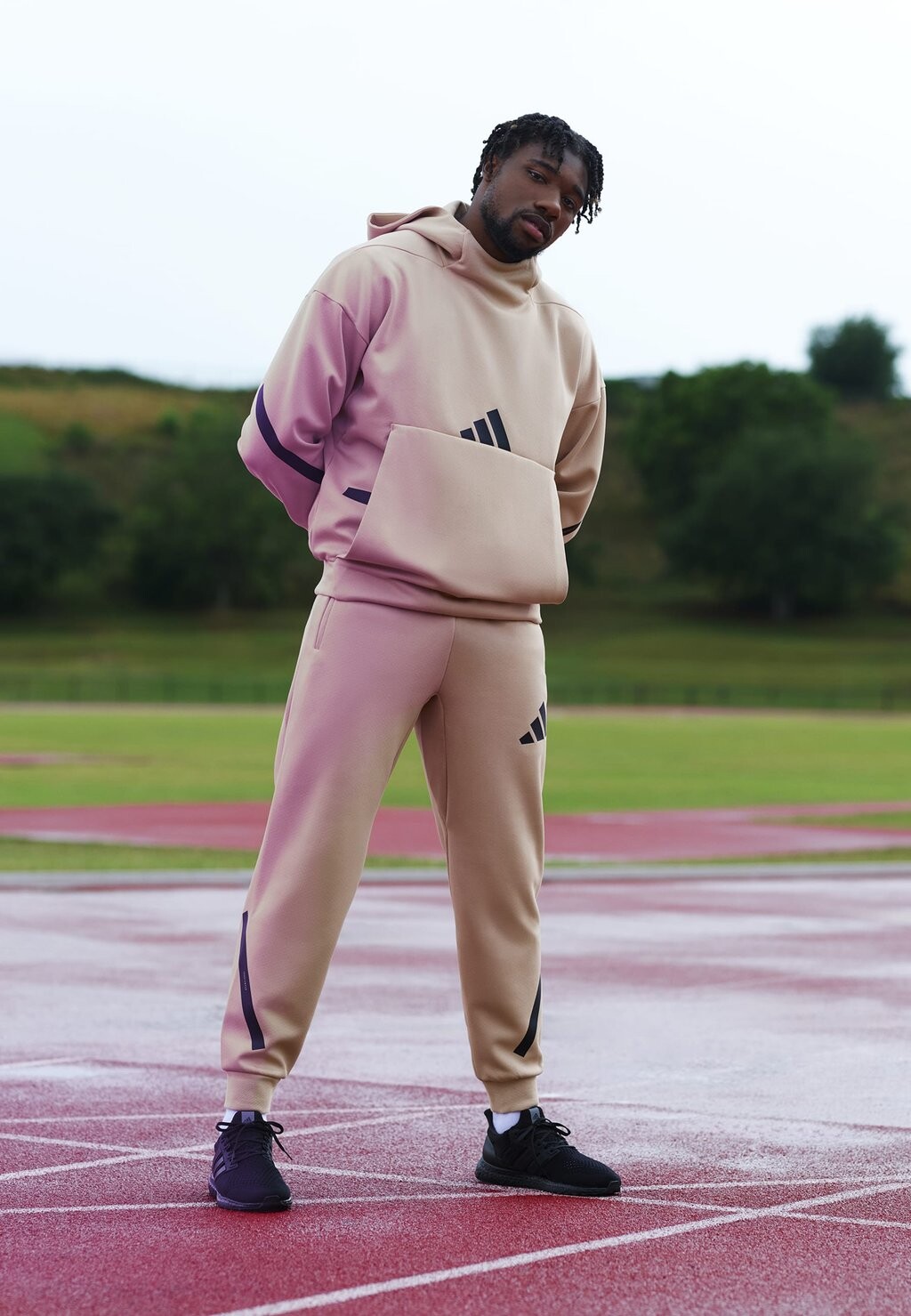 

Спортивные брюки Z.N.E. adidas Sportswear, бежевый