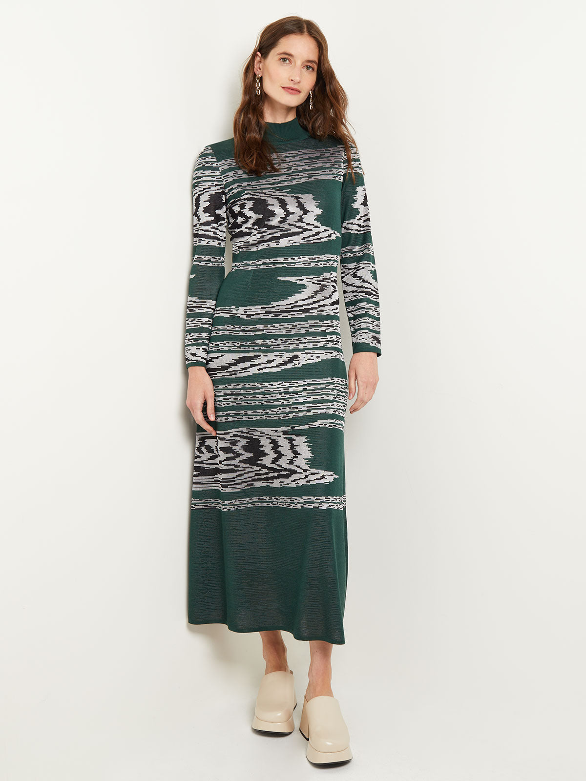 

Платье макси с жаккардовым узором и воротником-стойкой Misook, цвет hunter green/neutral grey/black