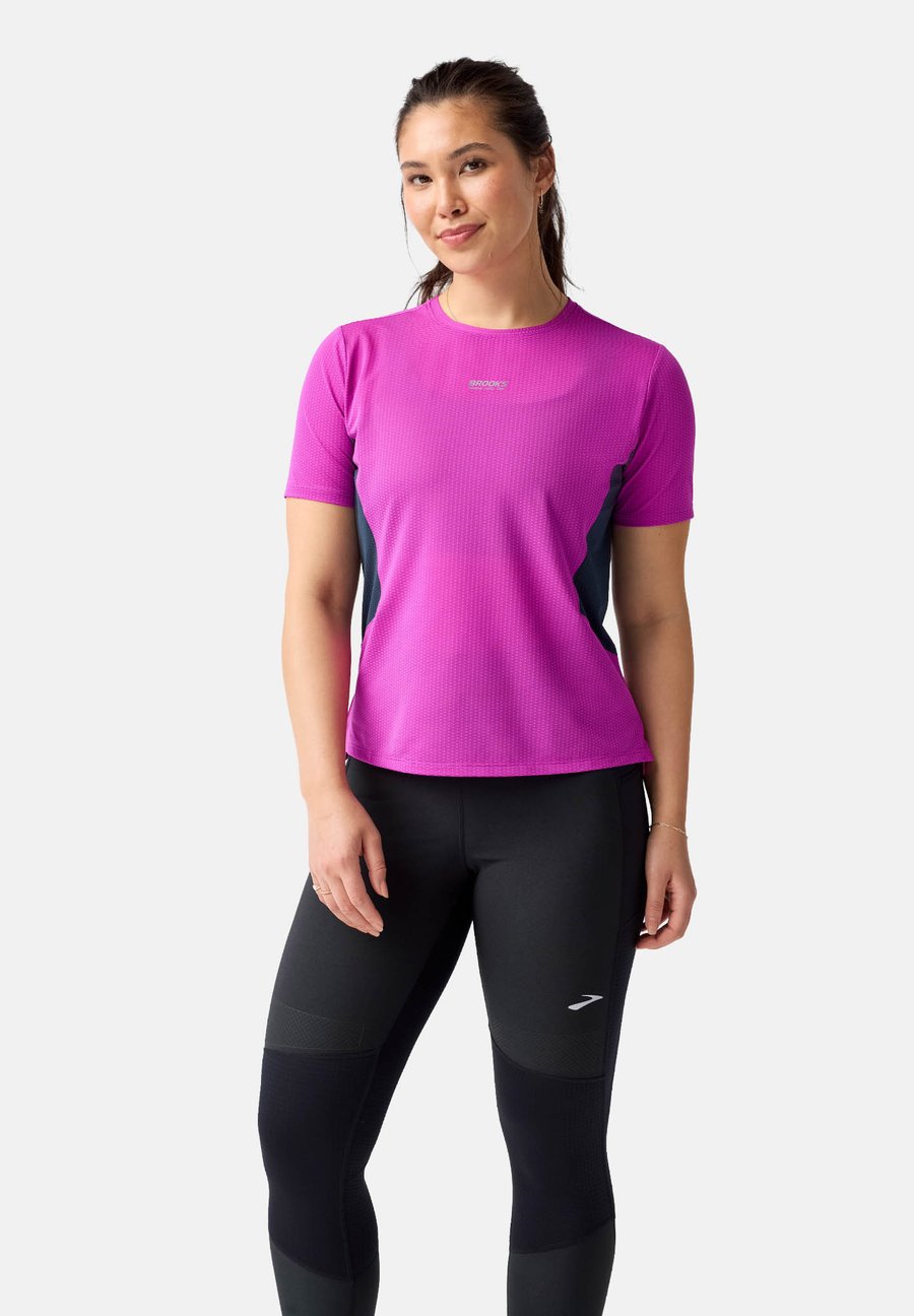 

Футболка Brooks HIGH POINT SHORT SLEEVE 2.0, Fuchsia Blue Nights/Pink, Синий, Футболка Brooks HIGH POINT SHORT SLEEVE 2.0, Fuchsia Blue Nights/Pink