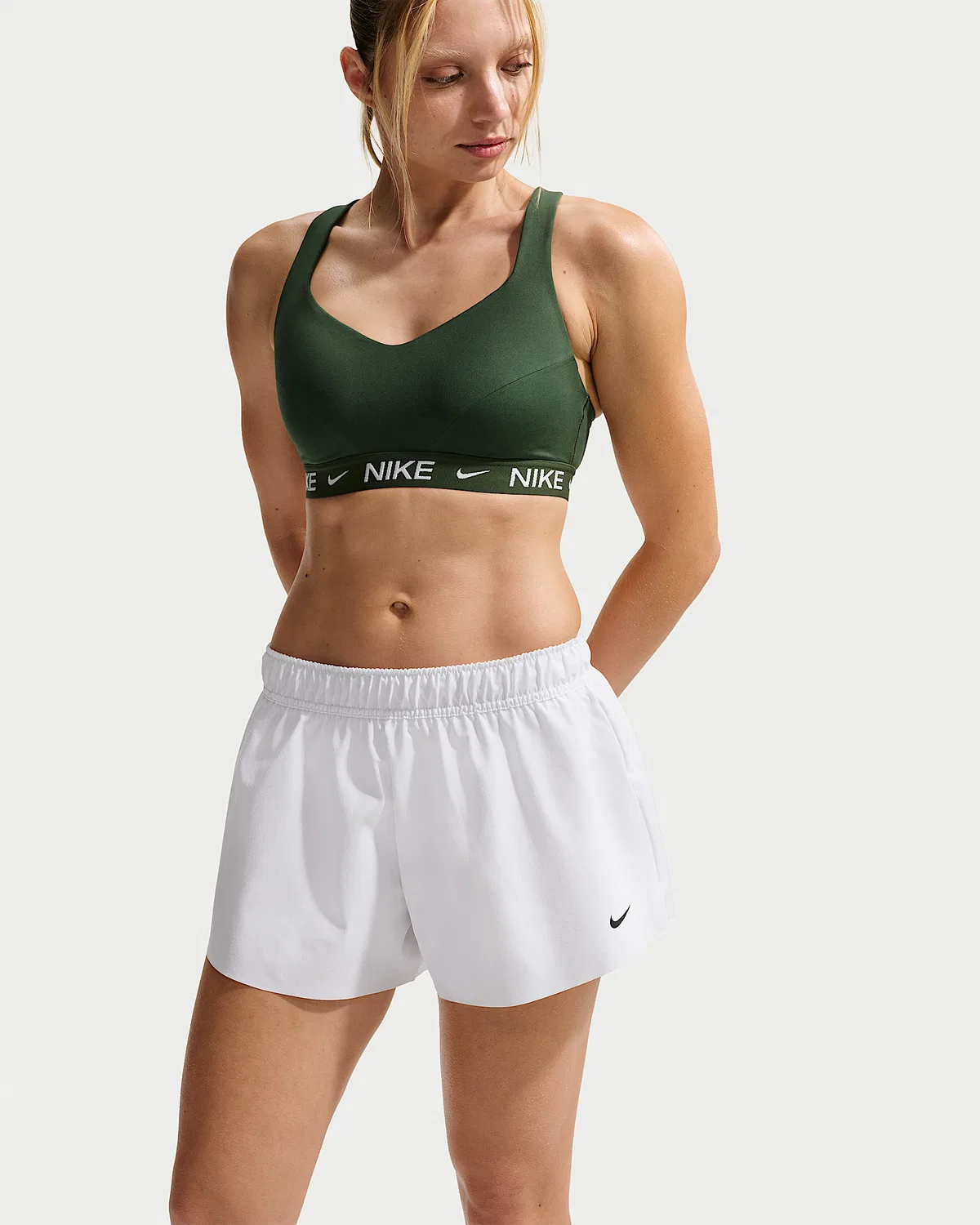 Женские шорты Nike One на средней посадке, 7,5 см, с вкладышем, White/Black — фото 2