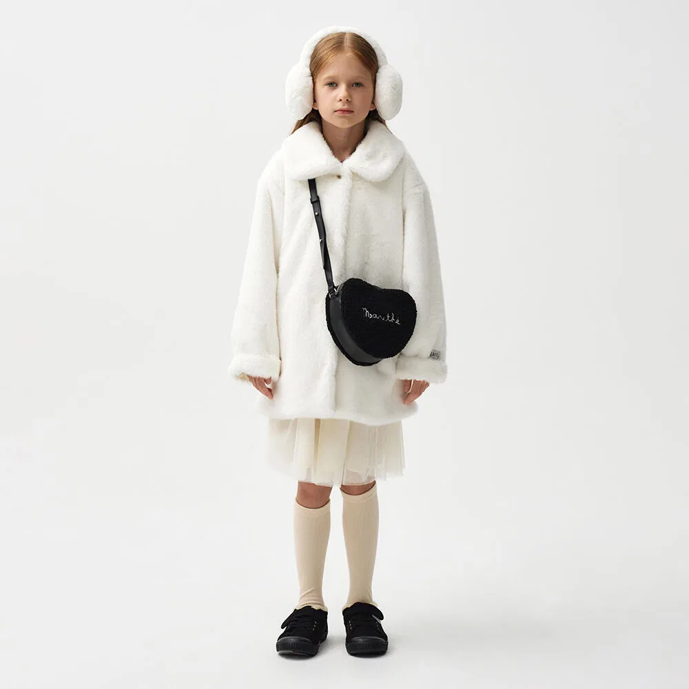 Детское пальто Enfant из искусственного меха цвета айвори от Marithé Kids