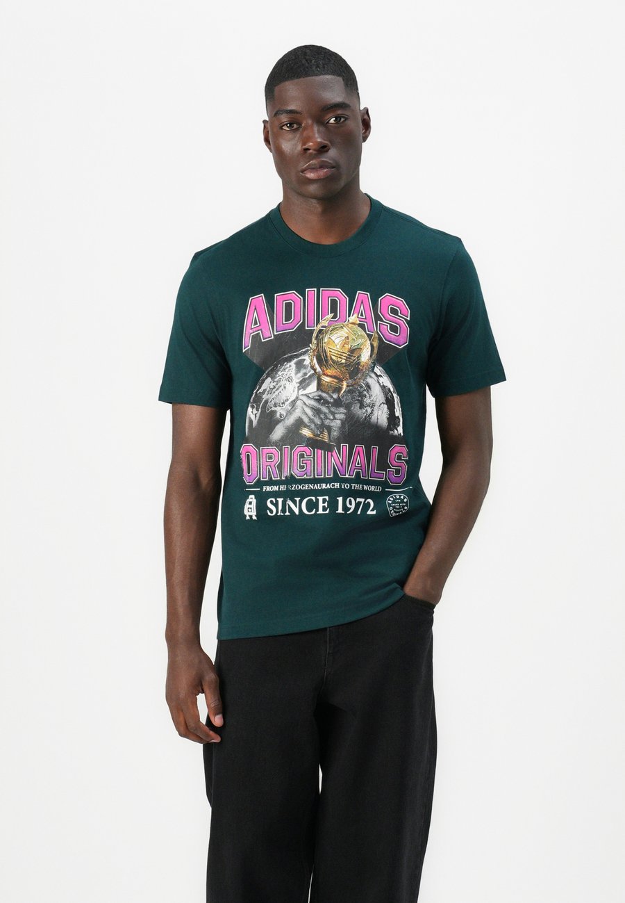 Футболка Adidas Originals GRAPHIC UNISEX, Aurora Ivy/Evergreen — фото 4