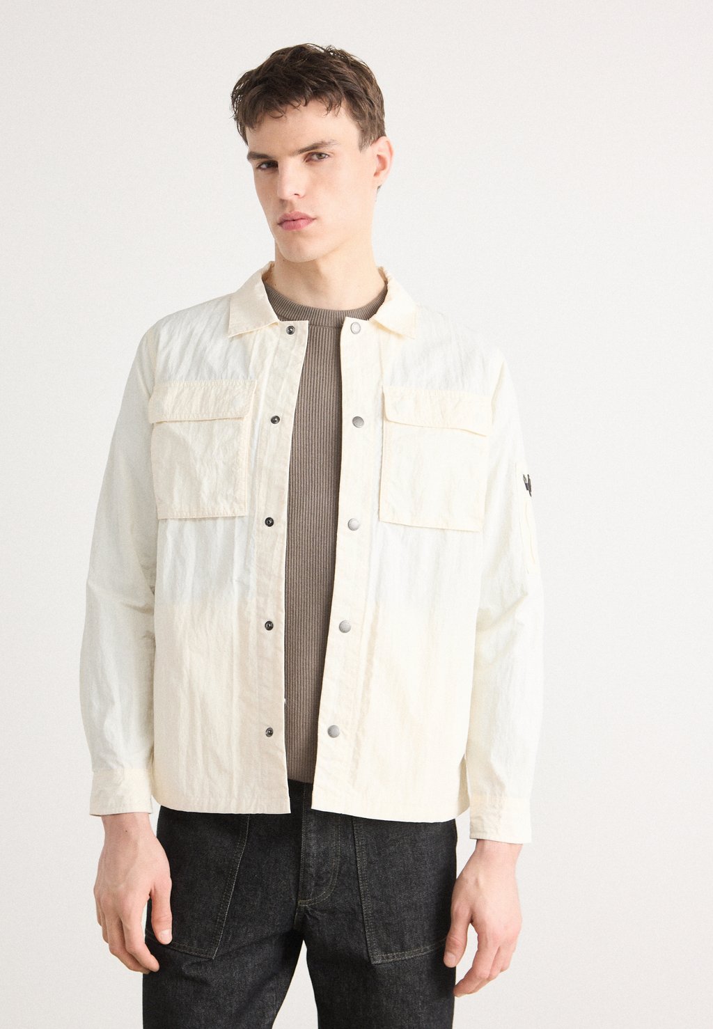 

Легкая куртка SCOTS OVERSHIRT Barbour International, кремовый