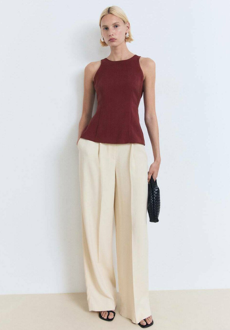 

Топ PEPLUM Z KOŁNIERZEM HALTER - Blouse Mango, бургундия
