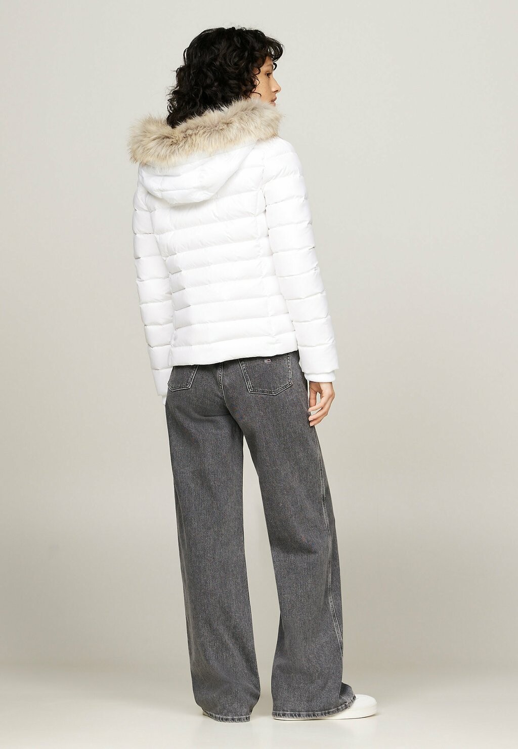 

Пуховик BASIC HOODED Tommy Jeans, белый