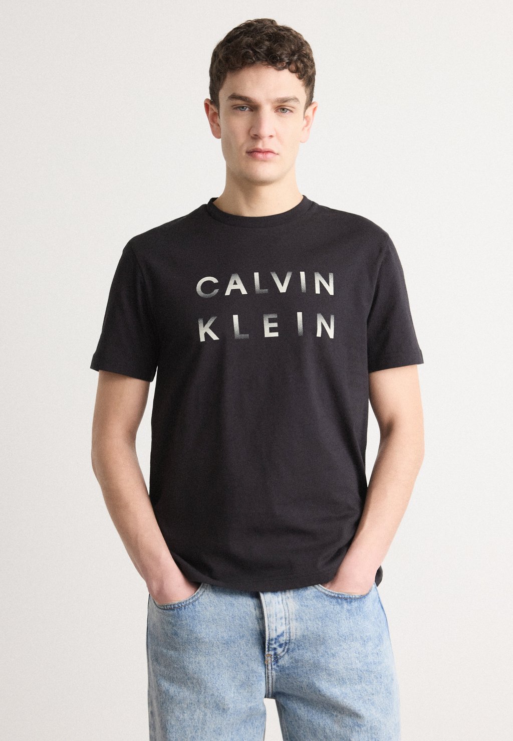 

Футболка с принтом ENLARGED LOGO Calvin Klein, черный
