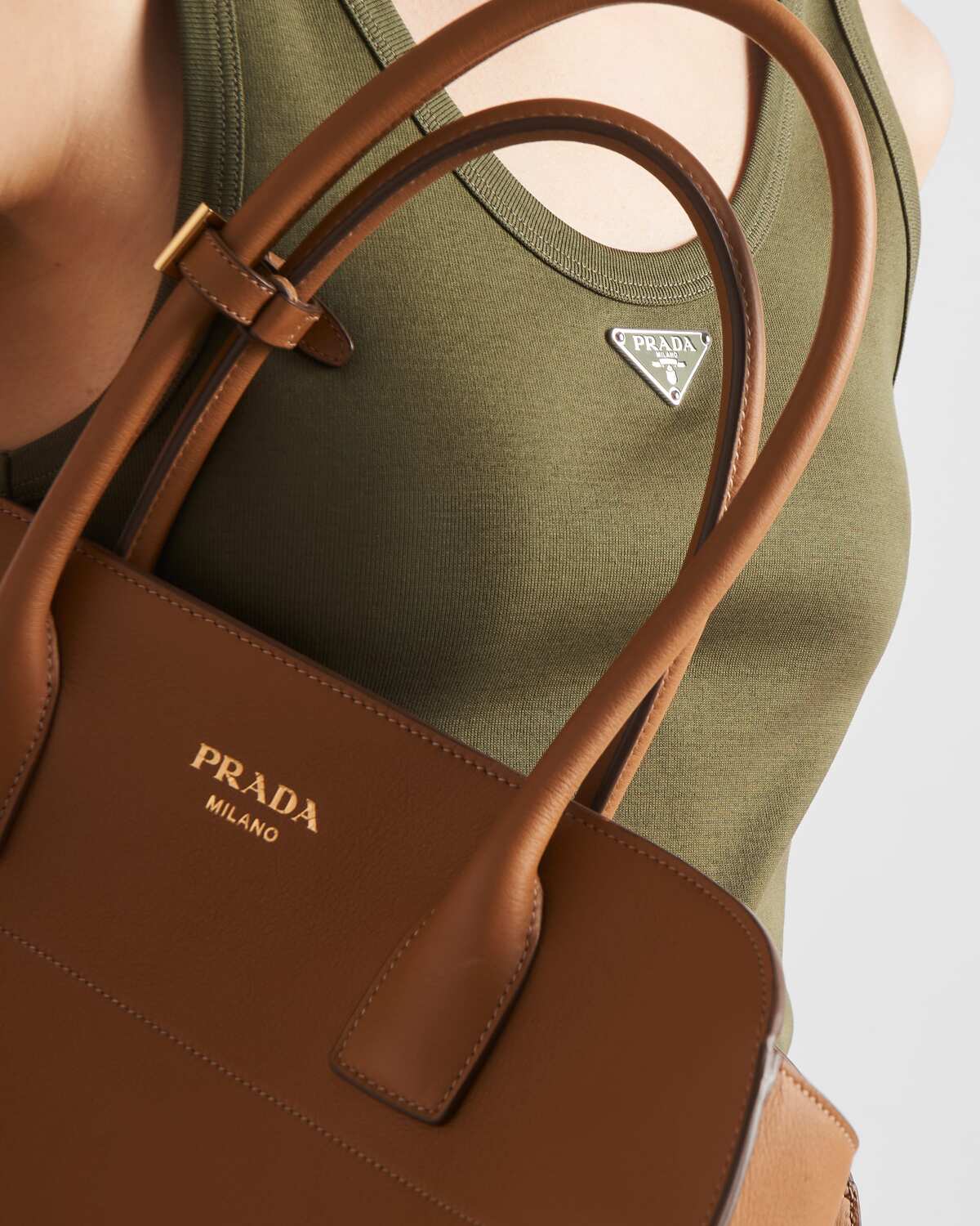 Топ из ребристого трикотажа Prada, камуфляжный зеленый — фото 3