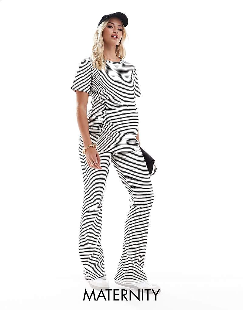 

Mamalicious Maternity – Облегающие живот, полосатые расклешенные брюки с принтом, часть комплекта