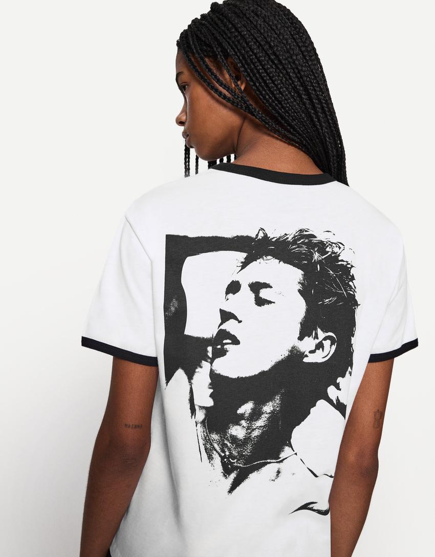 

Футболка с короткими рукавами и принтом Troye Sivan Bershka, белый