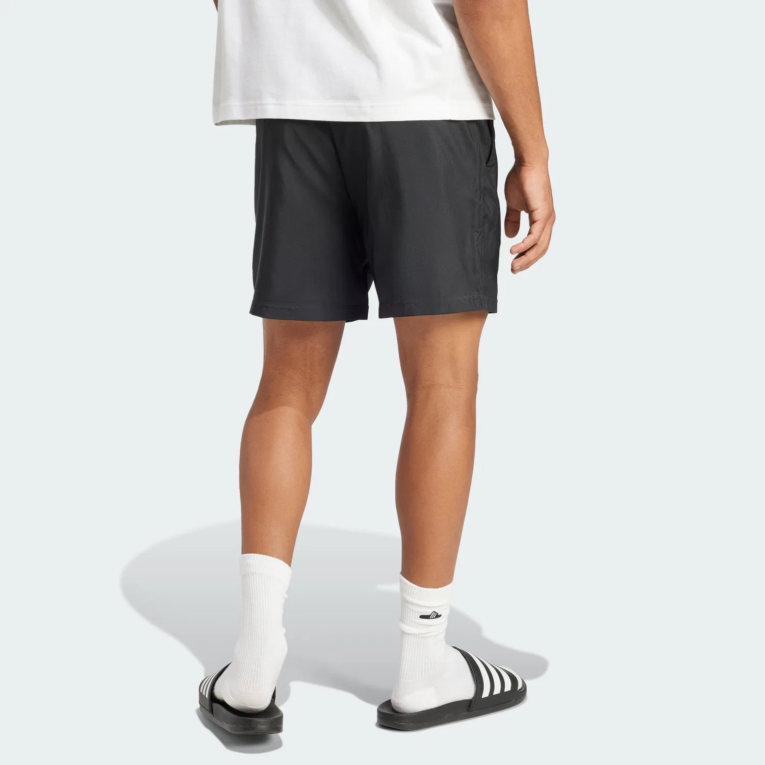 Мужские шорты Essential Small Logo Chelsea чёрно-белого цвета от Adidas — фото 2