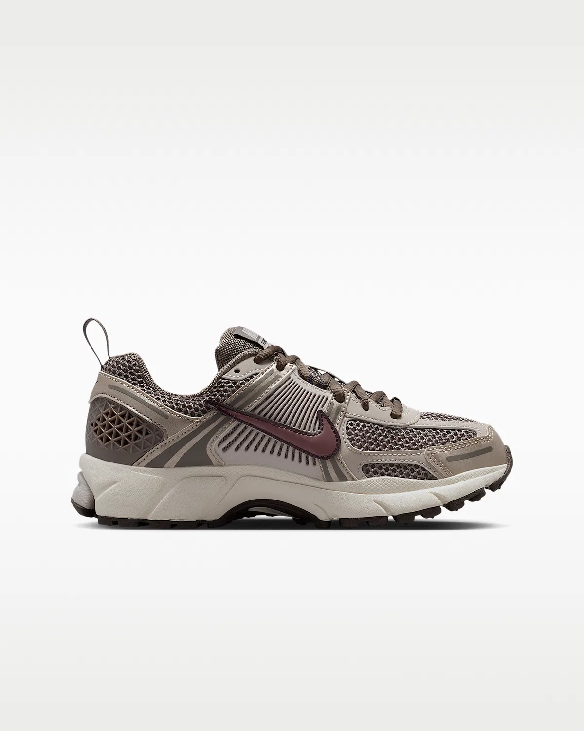 Детские кроссовки с отражающими элементами Nike Vomero 5, Taupe Haze/Silt Red/Pale Ivory/Tattoo — фото 3
