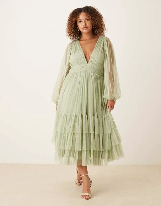 

Зеленое платье миди с длинными рукавами Lace & Beads Plus Bridesmaid Madison