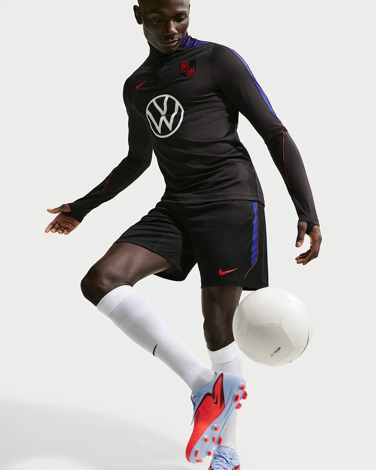 Мужские шорты Nike Dri-FIT Soccer Knit USMNT Strike, Black/Deep Royal Blue/Challenge Red — фото 4