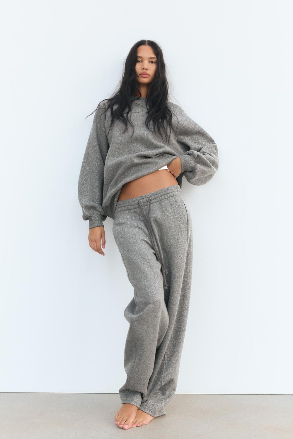 

Плюшевая толстовка с блестящим слоганом ZARA, серый
