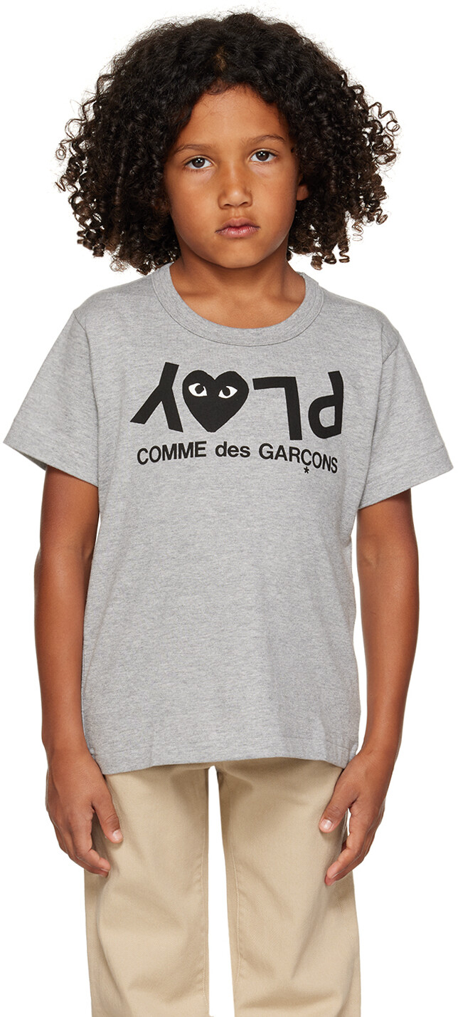

Детская серая футболка с принтом Comme des Garçons, Серый, Детская серая футболка с принтом Comme des Garçons