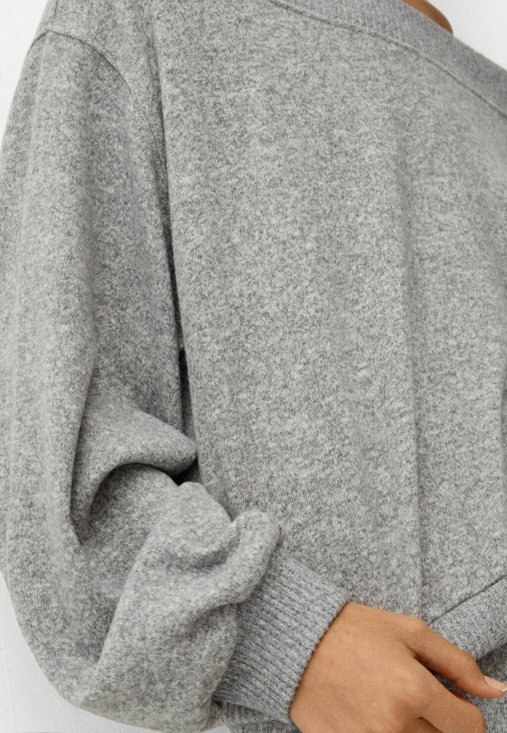 

Джемпер ASYMMETRIC NECK Bershka, серый