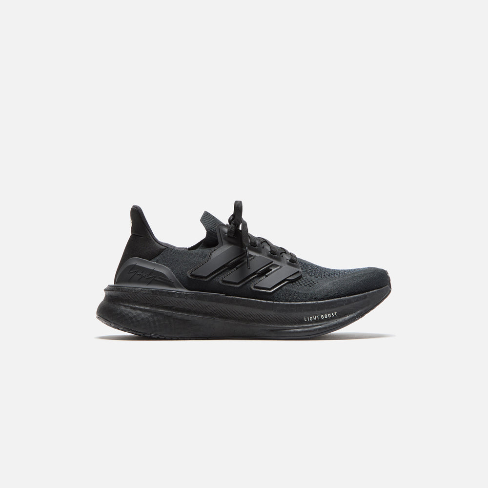 

Кроссовки Y-3 Ultraboost 5, цвет Core Black/Core Black/White