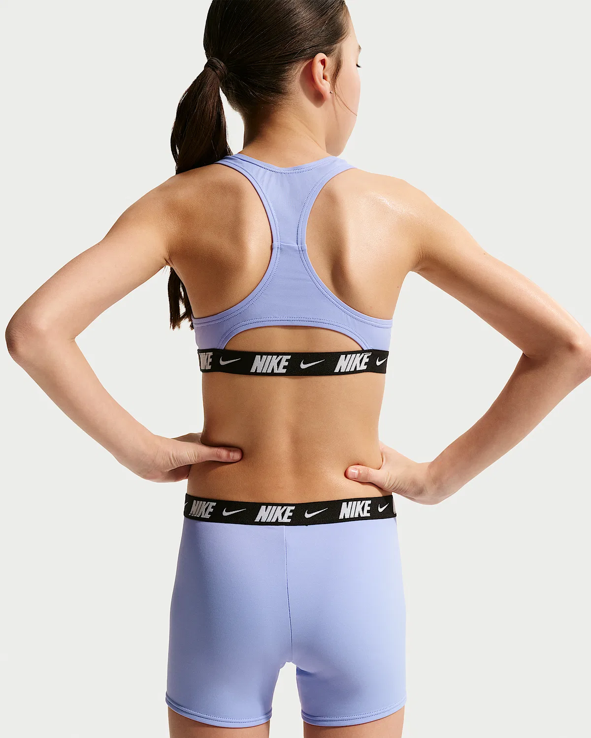 Детский (девочки) раздельный купальник Nike Swim с лямками-борцовками и шортами, Light Thistle — фото 3