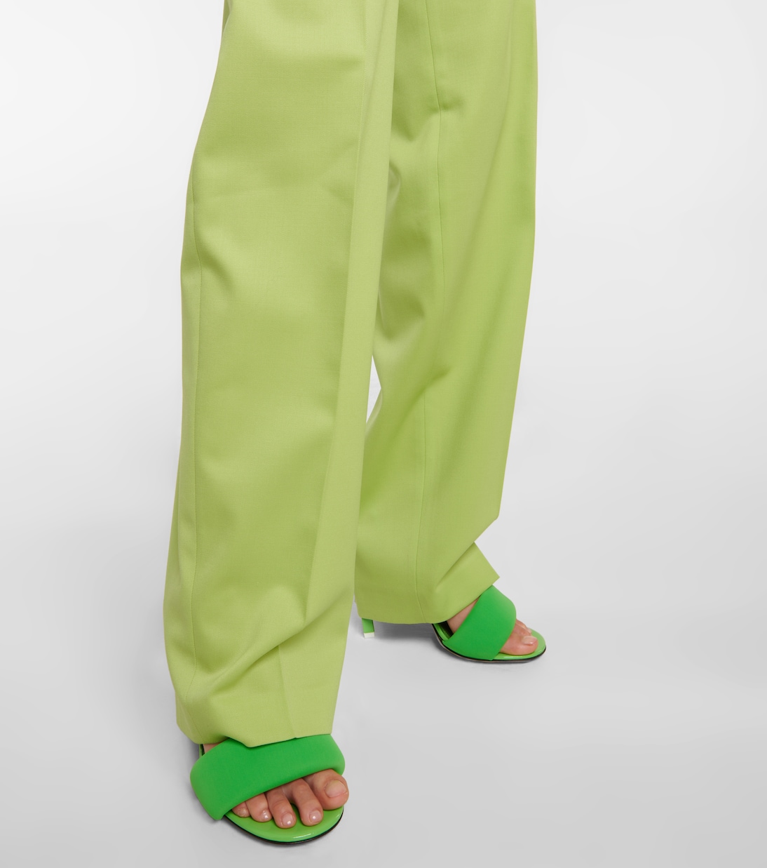Сандалии из лакированной кожи Rem The Attico, Apple Green — фото 4