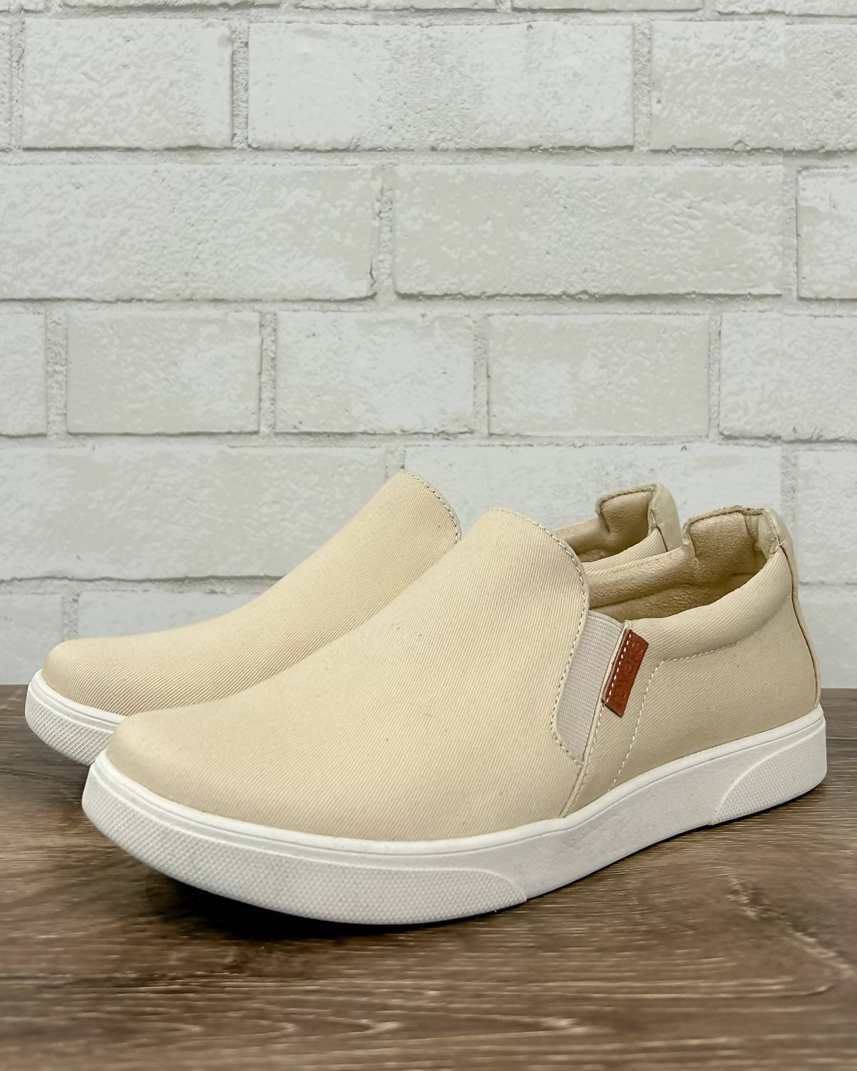 Женские кеды Attica Slip-On Canvas бежевого цвета revere — фото 4