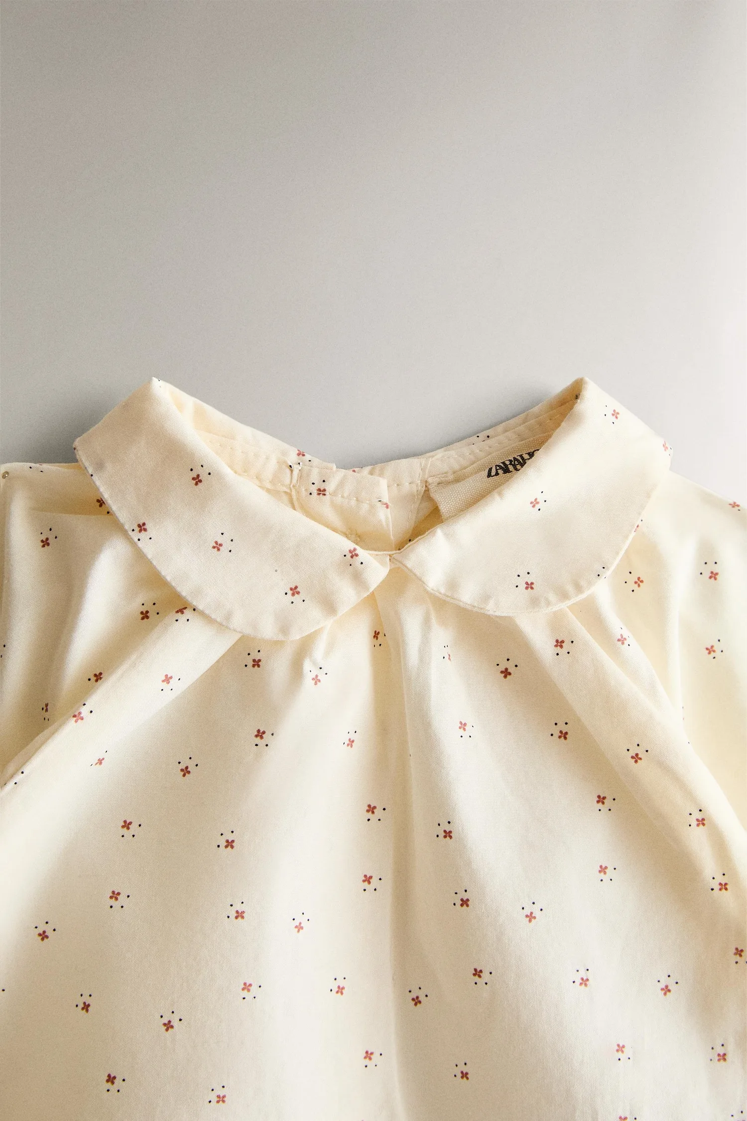 Zara Миниатюрная детская футболка с цветочным рисунком — фото 2
