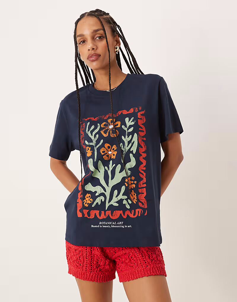 

Футболка ASOS DESIGN прямого кроя с цветочным узором темно-синего цвета
